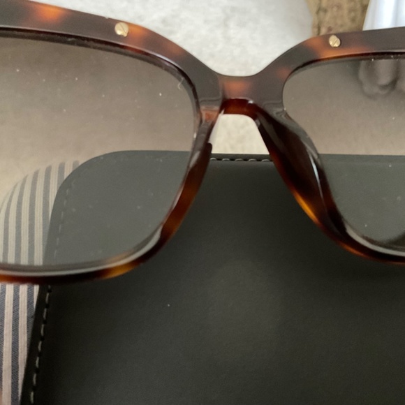 Beautiful new lady’s Sunglasses w/gold leaf trim! - Picture 10 of 10